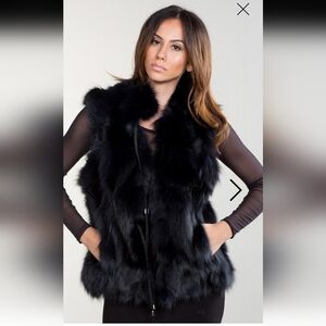 Black fox fur vest size S revolve